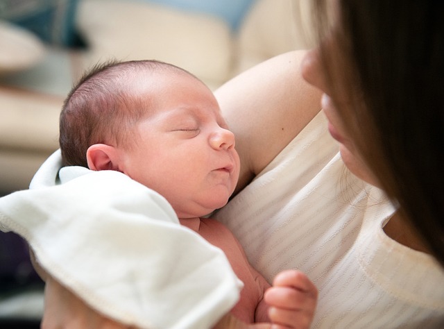 Czy klej na gorąco klei plastik? Czy klej na gorąco klei plastik?