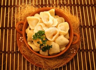 Czym różnią się uszka od pierogów? Czym różnią się uszka od pierogów?
