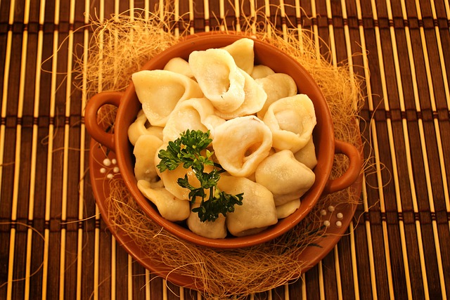 Czym różnią się uszka od pierogów? Czym różnią się uszka od pierogów?